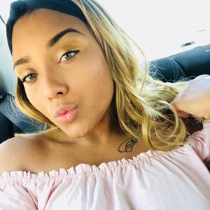 Meet your Posher, Danielle